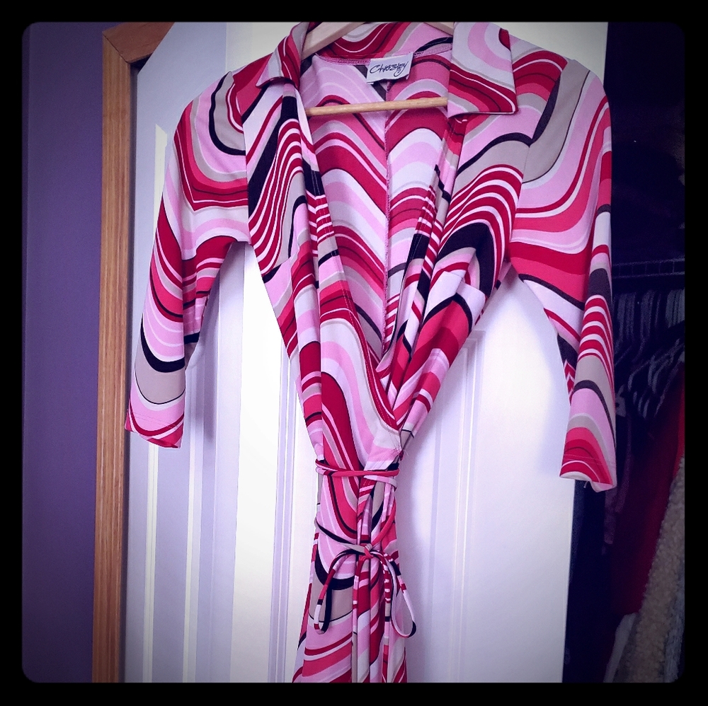 Long sleeve dress with groovy design